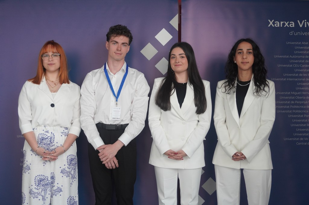 La UdL participa en la Liga de Debate Universitaria de la Xarxa Vives en la Universidad de Vic: “¿Está la diversidad lingüística en&nbsp;peligro?”